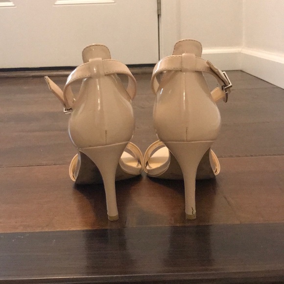 Jessica Simpson Nude Patent Leather Heels-Size:6.5 - Picture 4 of 8